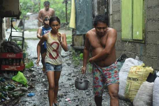 Sieu bao Haima quet qua Philippines, 7 nguoi chet hinh anh 2