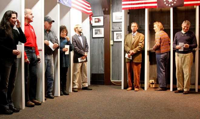 Lich trinh 'chong mat' cua ngay bau cu tong thong My hinh anh 1