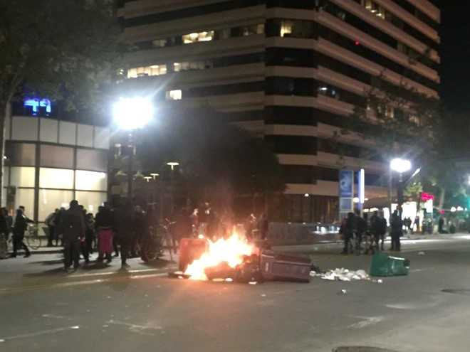 Bieu tinh chong Trump no ra khap nuoc My hinh anh 1