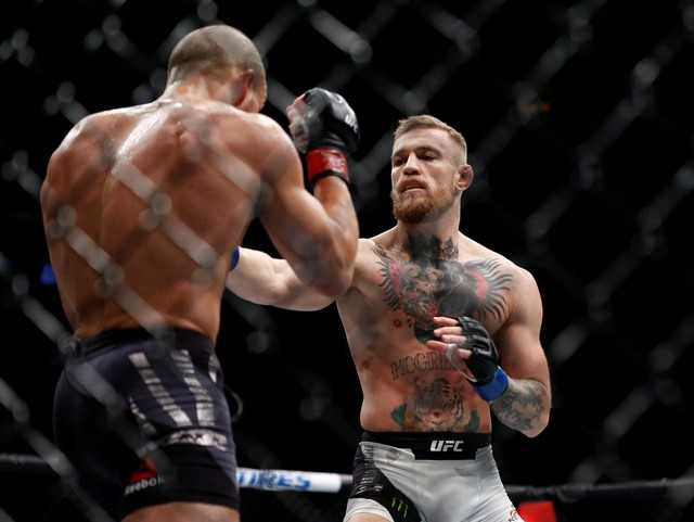 Ha knock-out doi thu, ‘ga dien’ McGregor di vao lich su UFC hinh anh 3