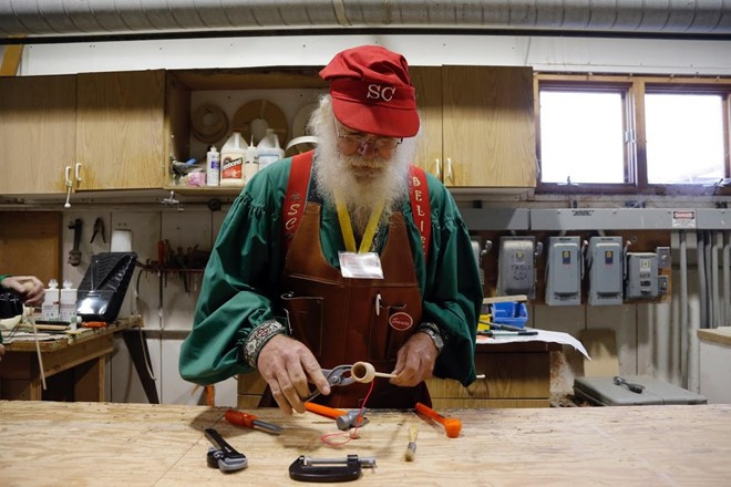 Truong dao tao ong gia Noel nao nhiet chuan bi Giang sinh hinh anh 3