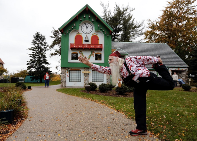 Truong dao tao ong gia Noel nao nhiet chuan bi Giang sinh hinh anh 10