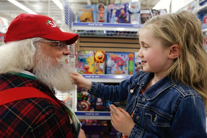 Truong dao tao ong gia Noel nao nhiet chuan bi Giang sinh hinh anh 15