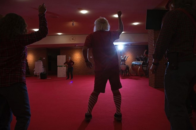 Truong dao tao ong gia Noel nao nhiet chuan bi Giang sinh hinh anh 9