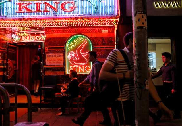 Pho den do Hong Kong va nguy co lui ve hoat dong ngam hinh anh 3