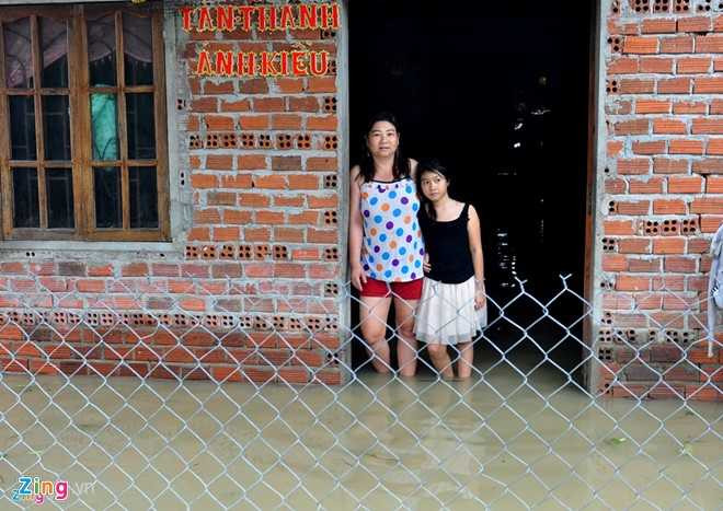 12 ho thuy dien dong loat xa lu, mien Trung chim trong nuoc hinh anh 5