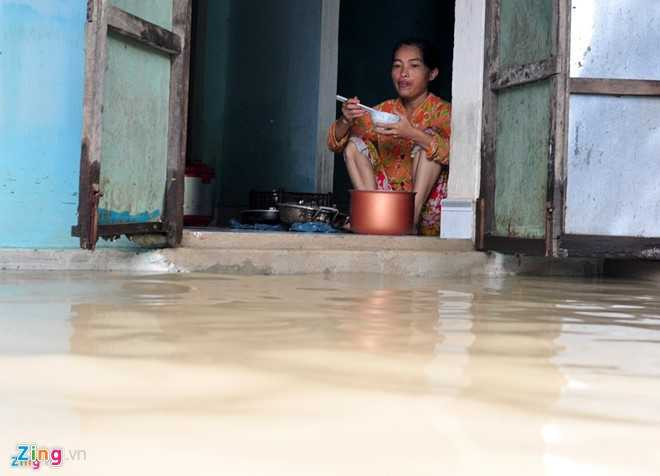 12 ho thuy dien dong loat xa lu, mien Trung chim trong nuoc hinh anh 4