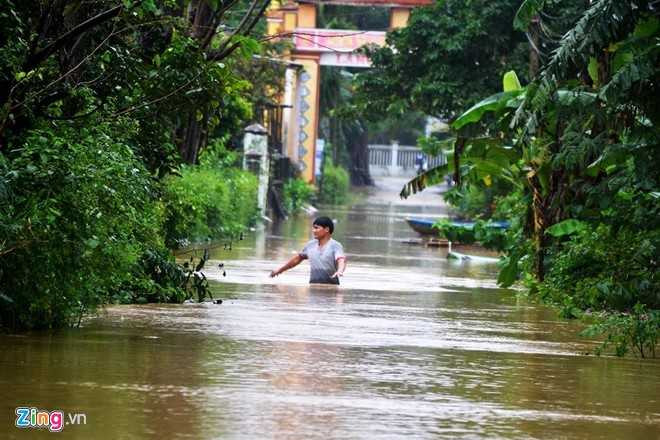 12 ho thuy dien dong loat xa lu, mien Trung chim trong nuoc hinh anh 2