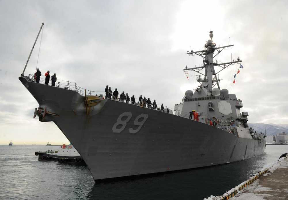 USS-Mustin-Pays-Visit-to-Otaru-Japan