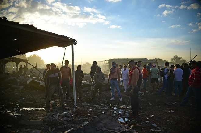 Cho phao hoa Mexico hoang tan sau hang loat vu no hinh anh 9