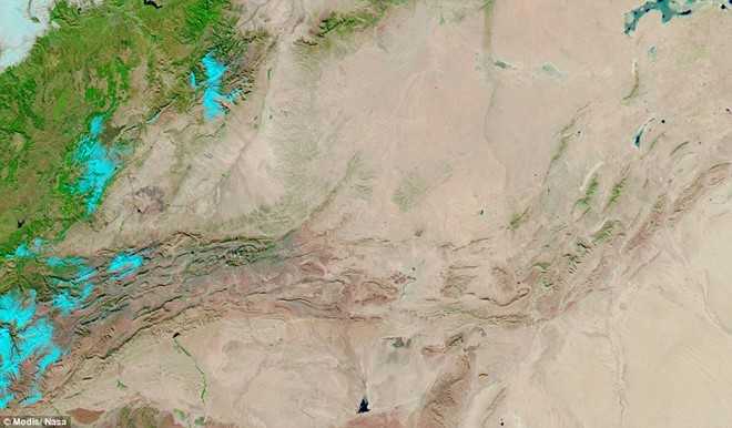 Tuyet roi o sa mac Sahara nhin tu vu tru hinh anh 6