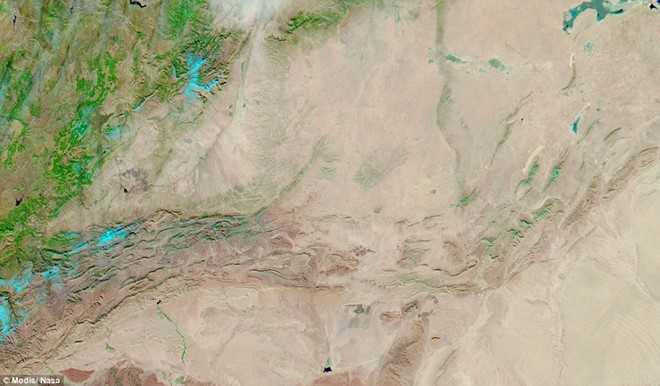 Tuyet roi o sa mac Sahara nhin tu vu tru hinh anh 7