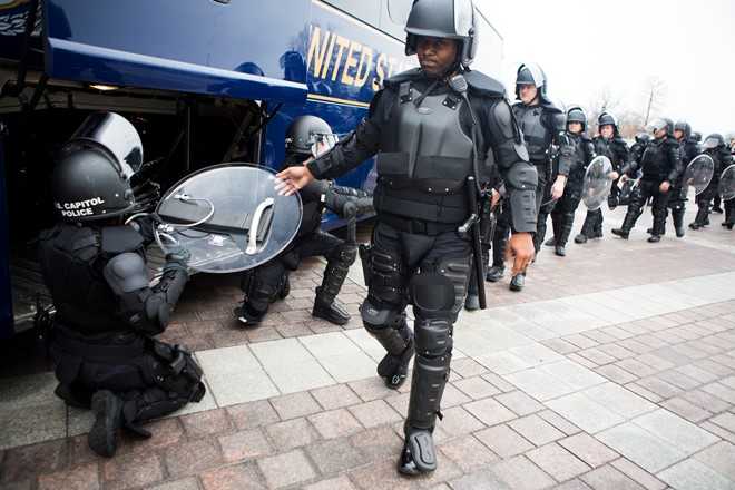 Hang tram nghin nguoi tham gia dai bieu tinh phan doi Trump hinh anh 11