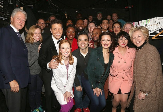 Vo chong Clinton hen ho tinh cam o nha hat hinh anh 2