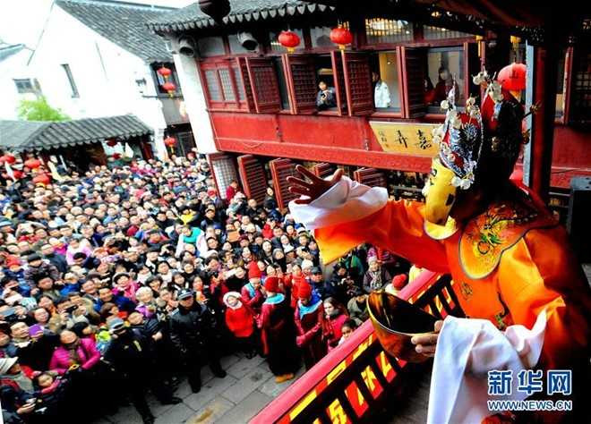 Bien nguoi Trung Quoc chen trong huong khoi de khan Than Tai hinh anh 9