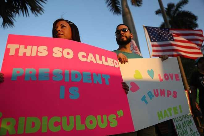 Ky nghi dau tien trong hon loan cua Tong thong Trump hinh anh 7