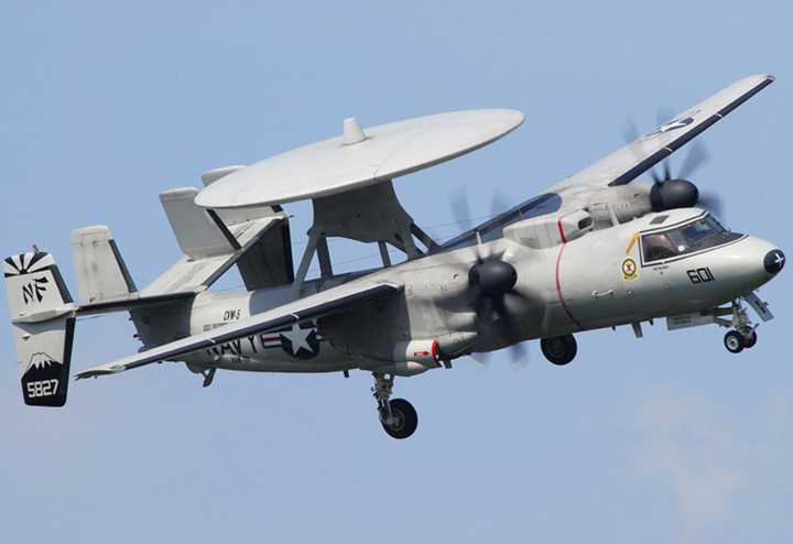 Sức mạnh 'mắt diều hâu' cảnh báo sớm E-2C