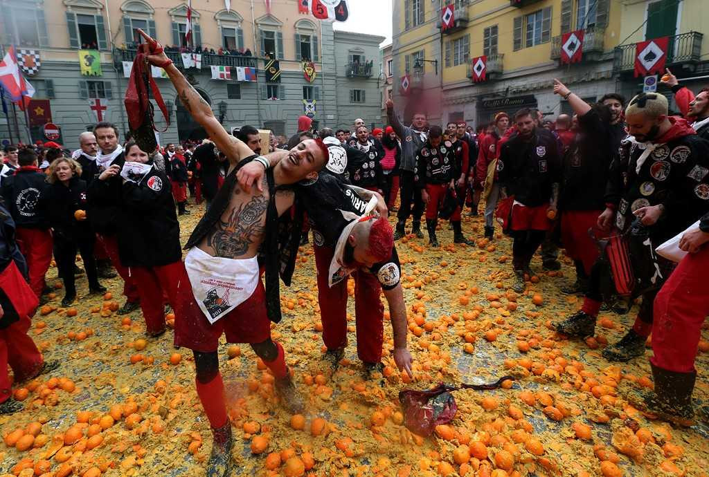 'Tran chien cam' - le hoi dien ro va ruc ro o Italy hinh anh 11