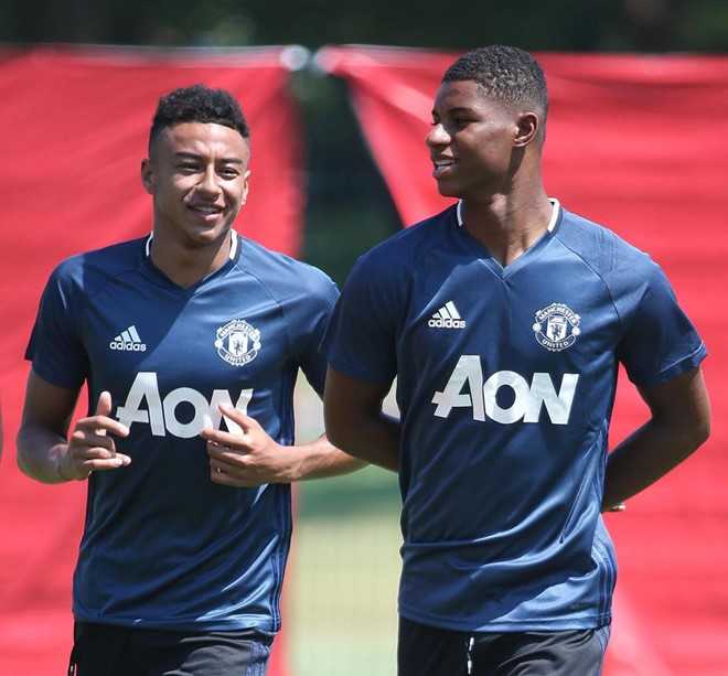 Dong doi bat mi biet danh hai huoc cua Ibra, De Gea hinh anh 1