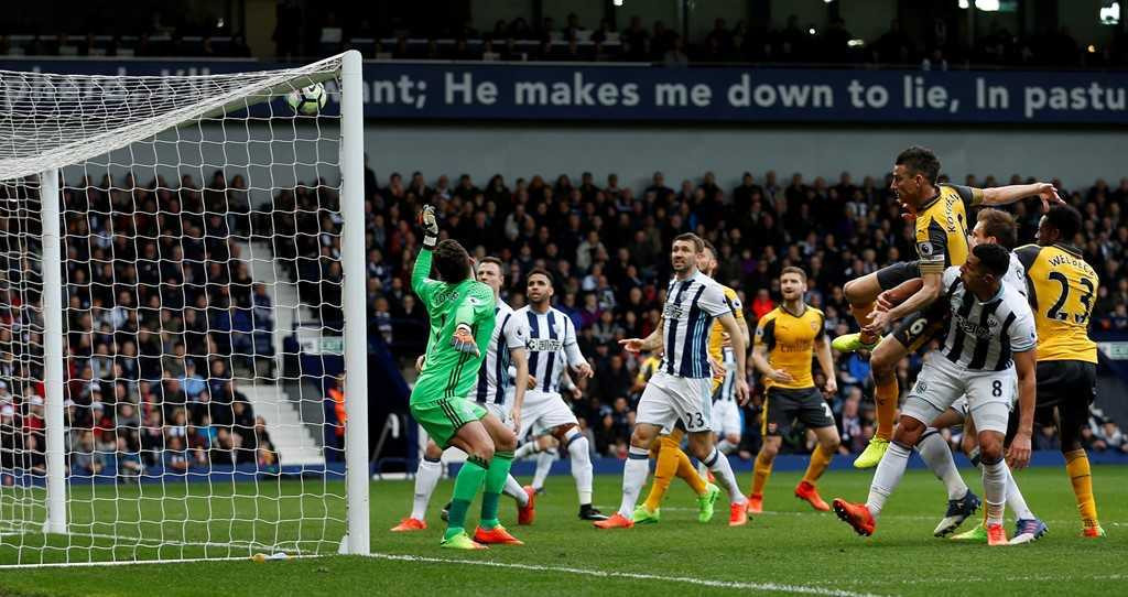 Arsenal thua tran thu 2 lien tiep, Wenger doi dien nguy co bi sa thai hinh anh 11