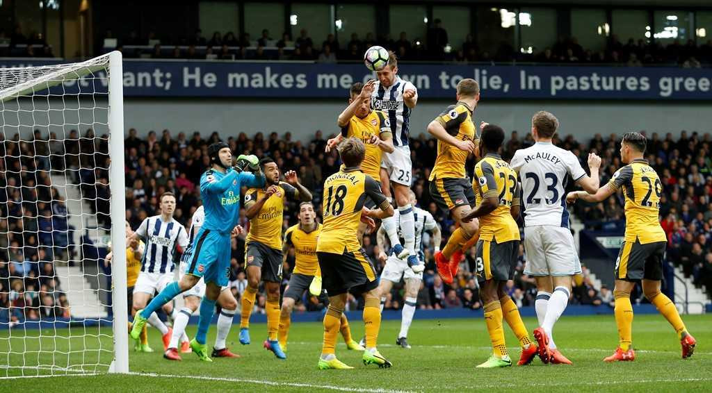 Arsenal thua tran thu 2 lien tiep, Wenger doi dien nguy co bi sa thai hinh anh 4