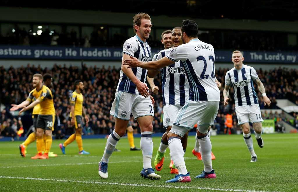 Arsenal thua tran thu 2 lien tiep, Wenger doi dien nguy co bi sa thai hinh anh 5