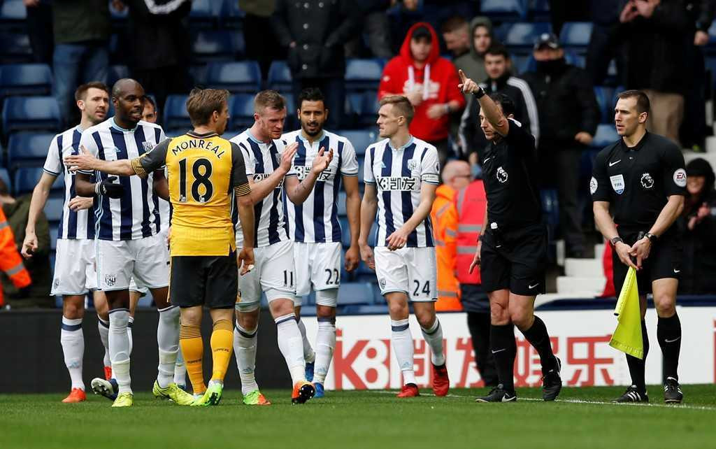 Arsenal thua tran thu 2 lien tiep, Wenger doi dien nguy co bi sa thai hinh anh 9