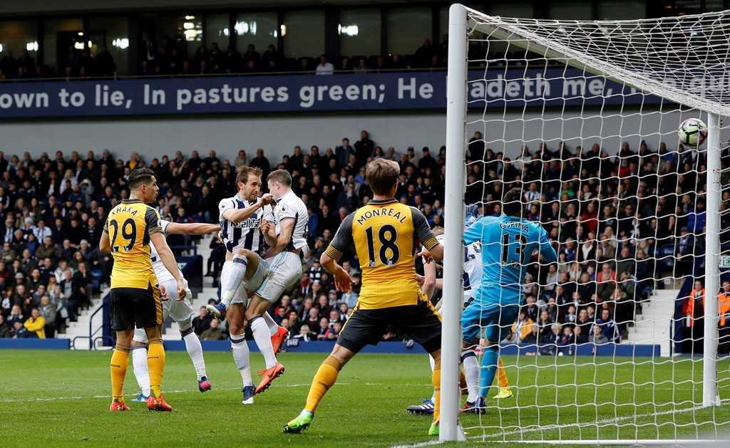 Arsenal thua tran thu 2 lien tiep, Wenger doi dien nguy co bi sa thai hinh anh 10