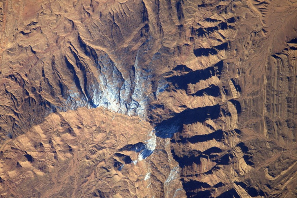 Be mat Trai Dat ky ao qua ong kinh phi hanh gia hinh anh 2