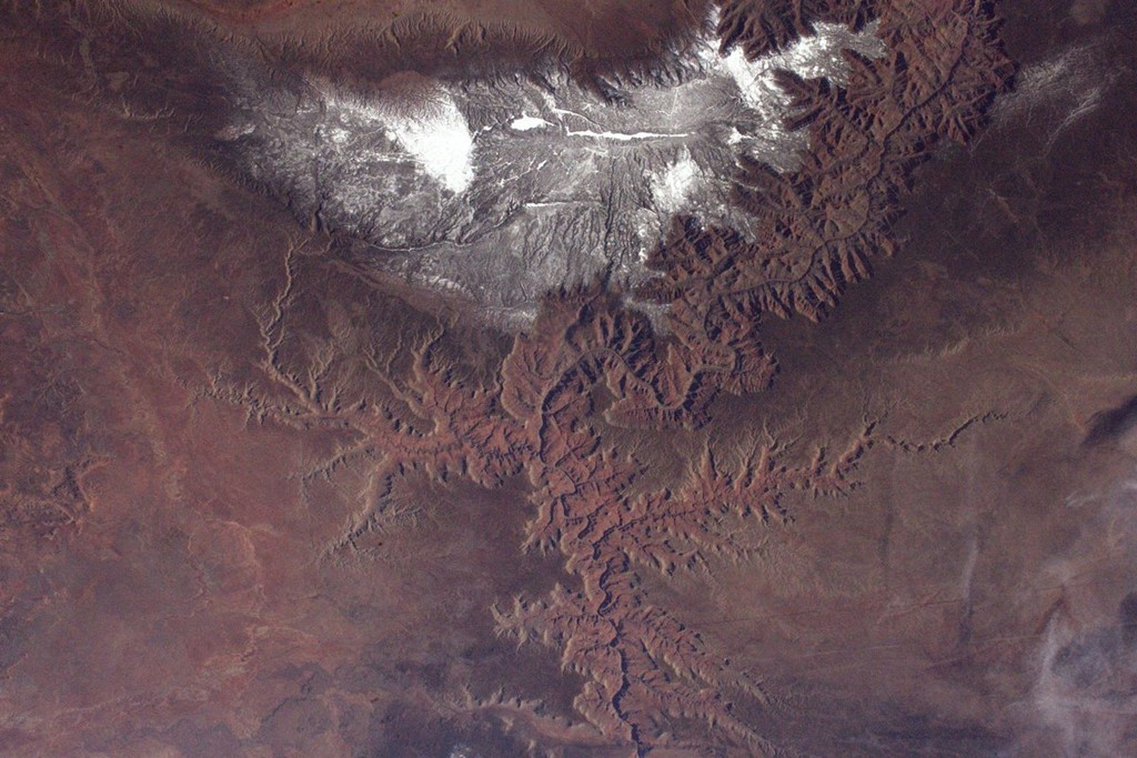 Be mat Trai Dat ky ao qua ong kinh phi hanh gia hinh anh 7