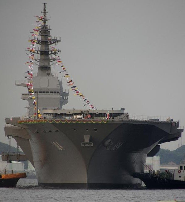 Nhat Ban dua vao hoat dong tau san bay truc thang 27.000 tan hinh anh 3