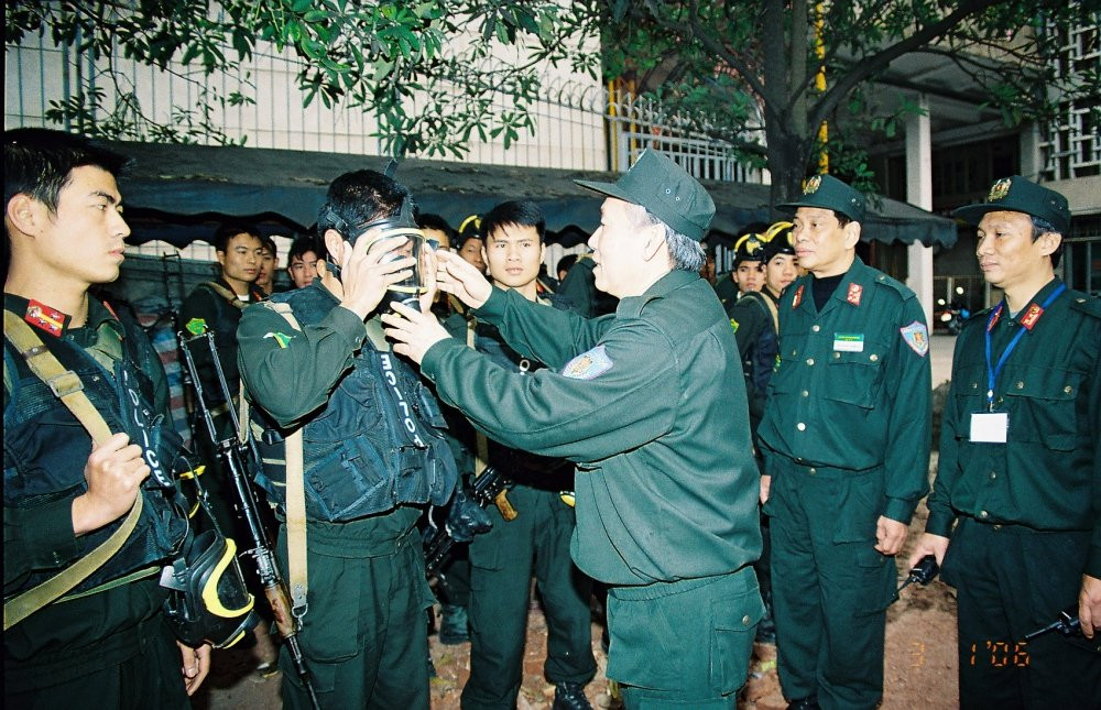 Hinh anh My o at ban ten lua tan cong Syria: Nguyen Thu truong Cong an neu phan tich ly do