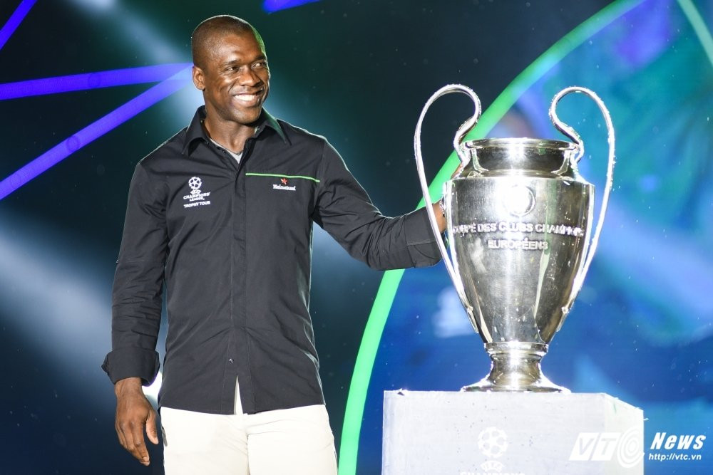 Hinh anh Huyen thoai 4 lan vo dich C1 dem cup bac danh gia den voi khan gia Ha Noi 6