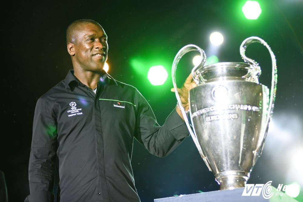 Hinh anh Huyen thoai 4 lan vo dich C1 dem cup bac danh gia den voi khan gia Ha Noi 7