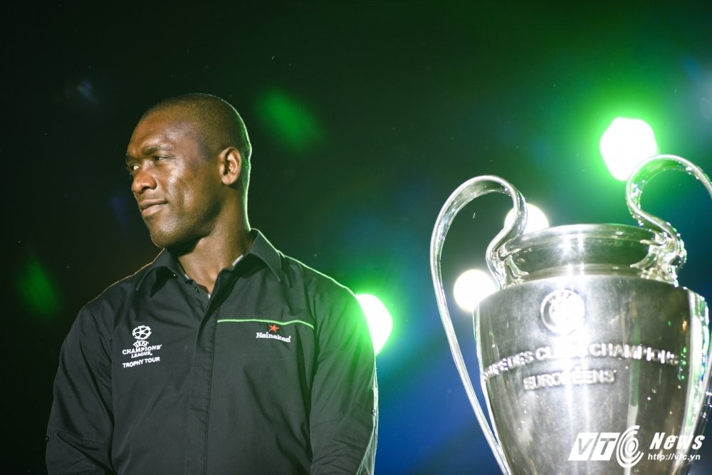 Hinh anh Huyen thoai 4 lan vo dich C1 dem cup bac danh gia den voi khan gia Ha Noi 8