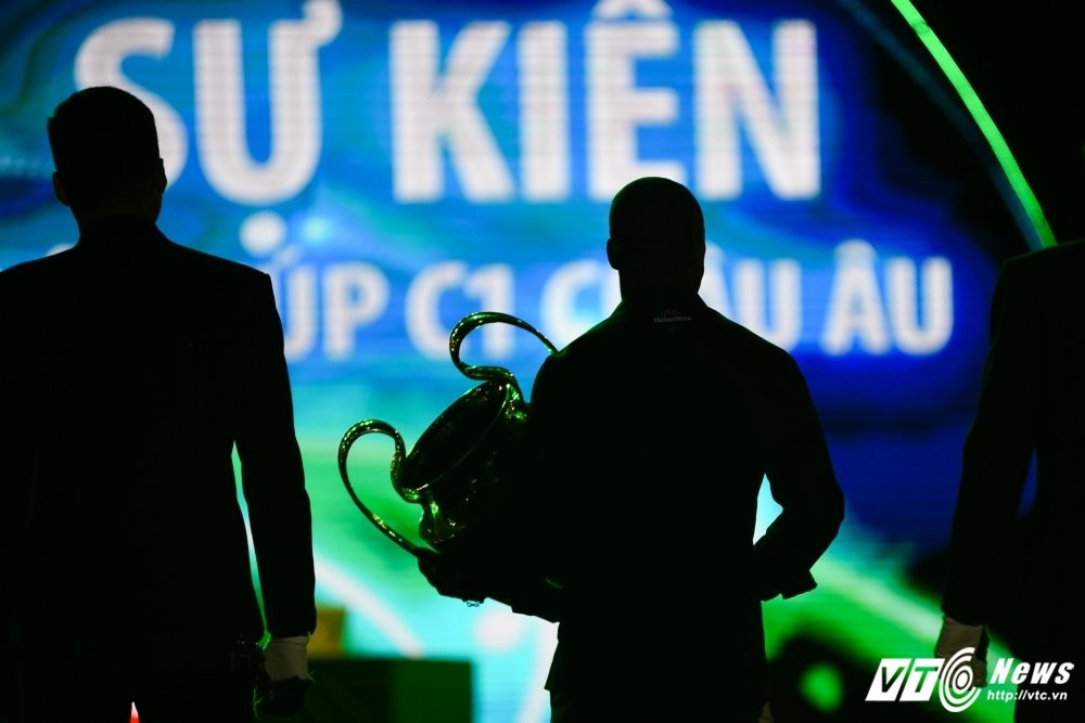 Hinh anh Huyen thoai 4 lan vo dich C1 dem cup bac danh gia den voi khan gia Ha Noi 9