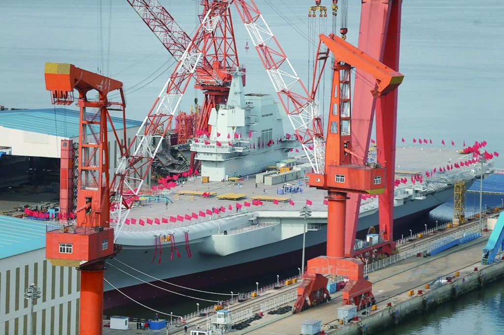 Tau san bay tu che dau tien cua Trung Quoc trong le ha thuy hinh anh 3