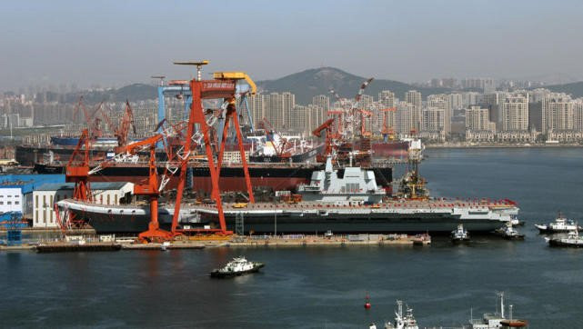 Tau san bay tu che dau tien cua Trung Quoc trong le ha thuy hinh anh 4