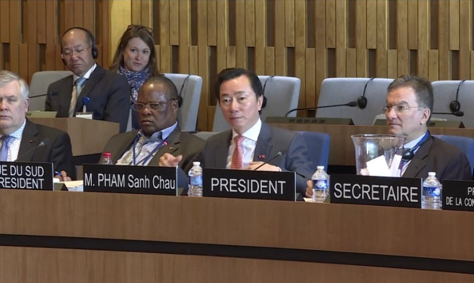 Hinh anh Dai su Pham Sanh Chau tra loi phong van cho vi tri Tong Giam doc UNESCO 9