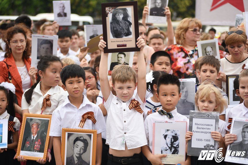 Hinh anh Video, anh: 'Trung doan bat tu' lan dau xuat hien tai Viet Nam, ky niem Ngay Chien thang 15