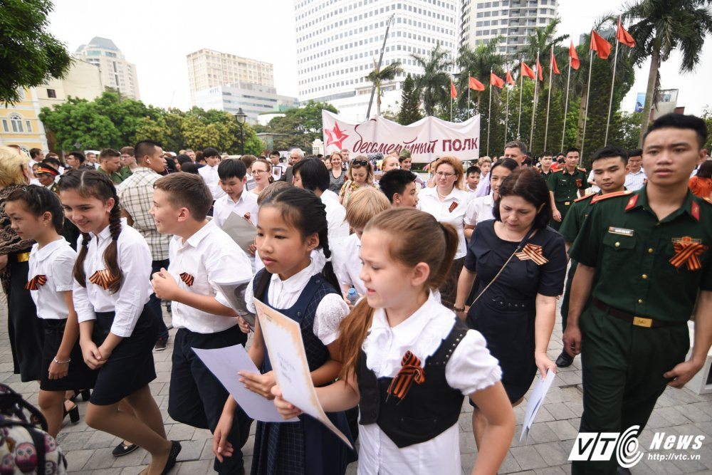 Hinh anh Video, anh: 'Trung doan bat tu' lan dau xuat hien tai Viet Nam, ky niem Ngay Chien thang 17