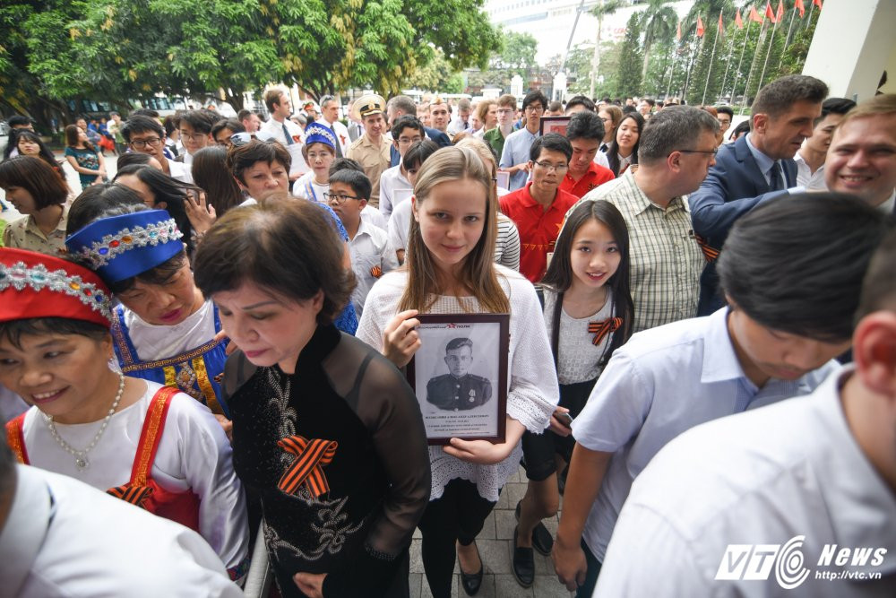 Hinh anh Video, anh: 'Trung doan bat tu' lan dau xuat hien tai Viet Nam, ky niem Ngay Chien thang 17