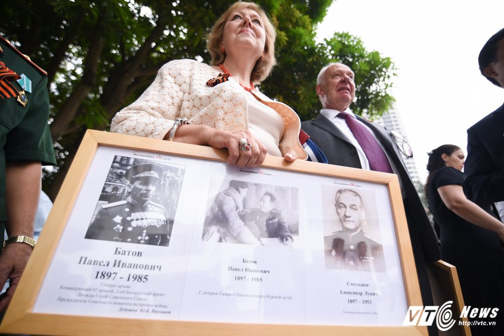 Hinh anh Video, anh: 'Trung doan bat tu' lan dau xuat hien tai Viet Nam, ky niem Ngay Chien thang 6