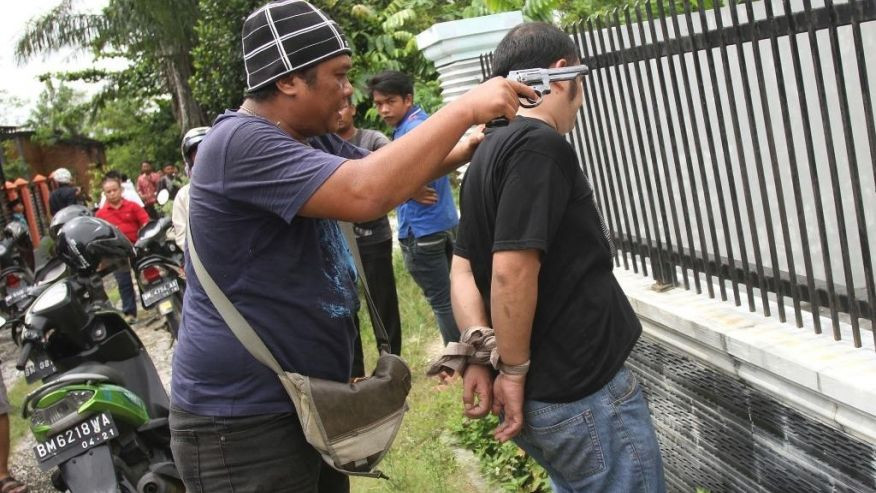 Hinh anh Vuot nguc quy mo lon o Indonesia, 200 tu nhan bo tron - The gioi 12