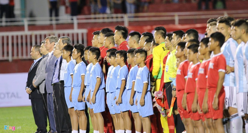 Thu mon U20 Viet Nam mang 2 ao dau dac biet o tran gap Argentina hinh anh 1