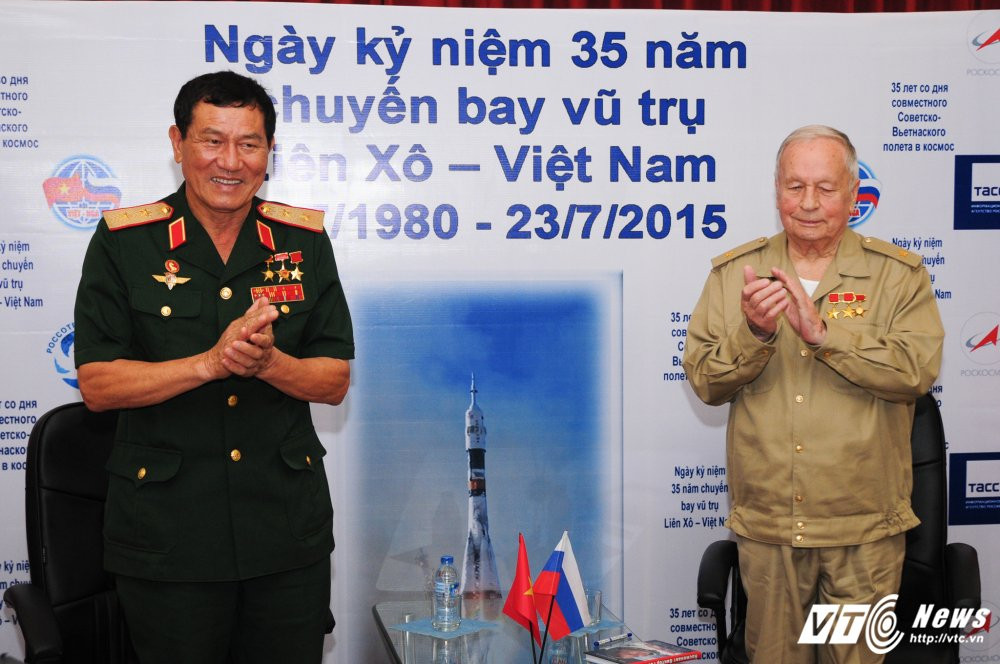 Hinh anh Ong Gorbatko, phi hanh gia Lien Xo tung bay cung Pham Tuan vao vu tru qua doi 11