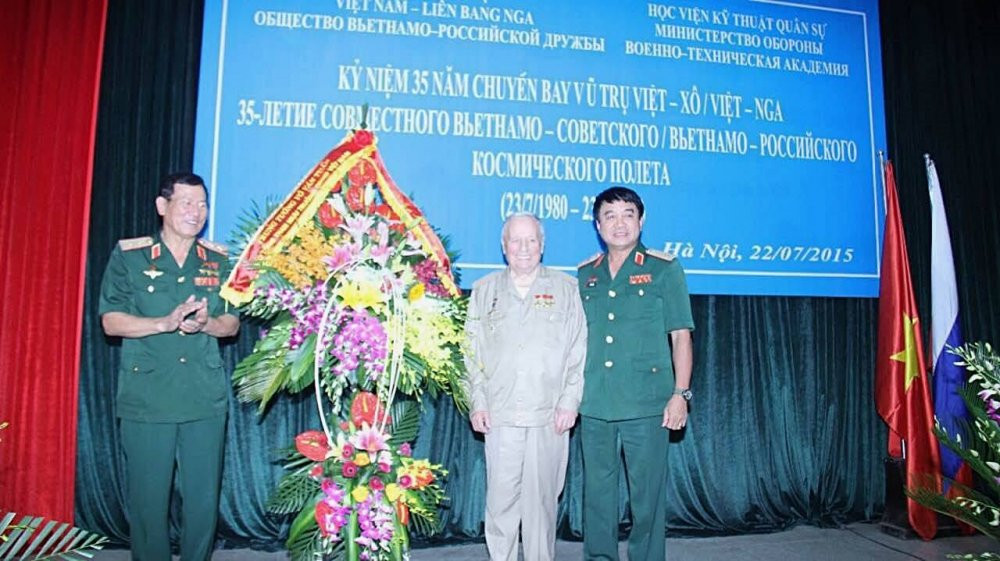 Hinh anh Thuong tuong Vo Van Tuan: Gorbatko ra di khong chi la mat mat…