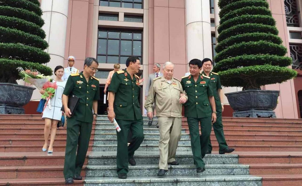 Hinh anh Thuong tuong Vo Van Tuan: Gorbatko ra di khong chi la mat mat… 4