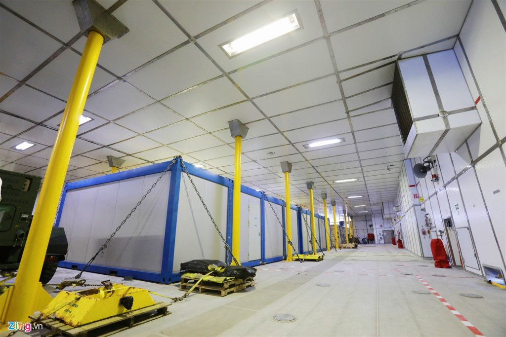 Can canh tau vien chinh 'luot dai duong' My dang o Cam Ranh hinh anh 6