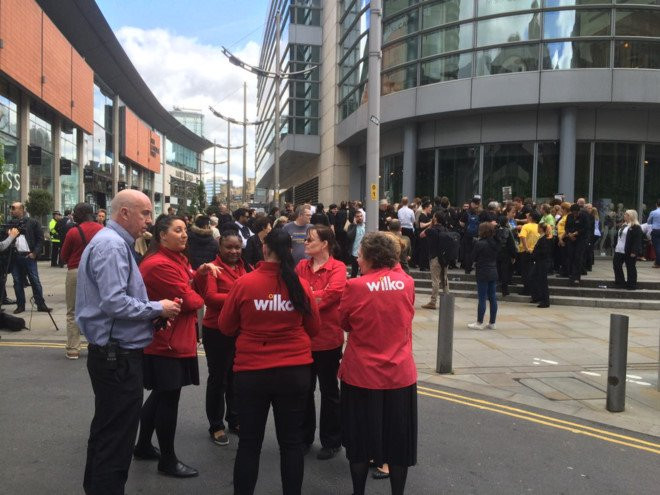 Lai no lon o trung tam mua sam tai Manchester hinh anh 2
